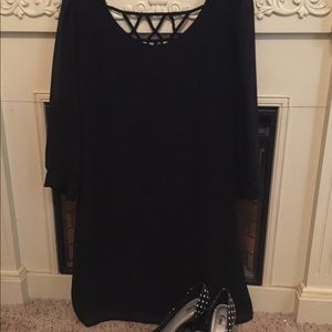 Black shift dress! Lined except sleeves! 💕